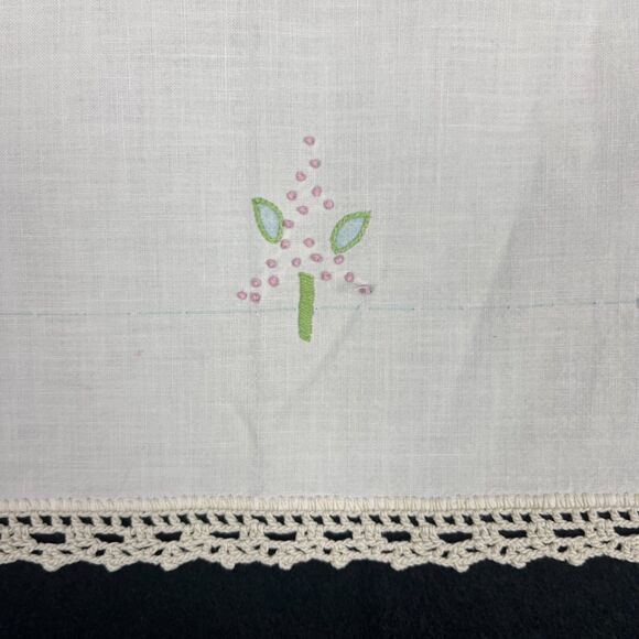 2 VTG kitchen Tablecloth Material 33in x 33in Hand Embroidered Flowers 1950s MCM - Picture 8 of 16